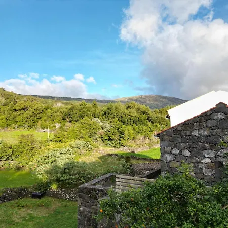 Casa Dos Caldeiras Bed & Breakfast 3*