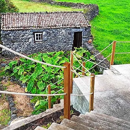 Casa Dos Caldeiras Bed & Breakfast 3*